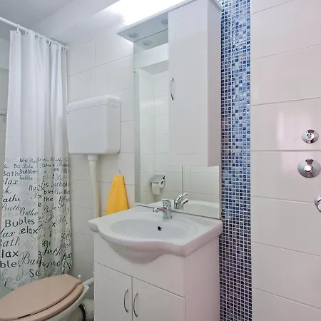 Amazing In With Kitchen Appartement Pula