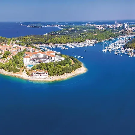 Lejlighed Amazing In With Kitchen