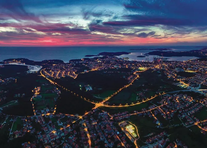 아파트 Amazing In With Kitchen 풀라