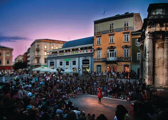 Amazing In With Kitchen *