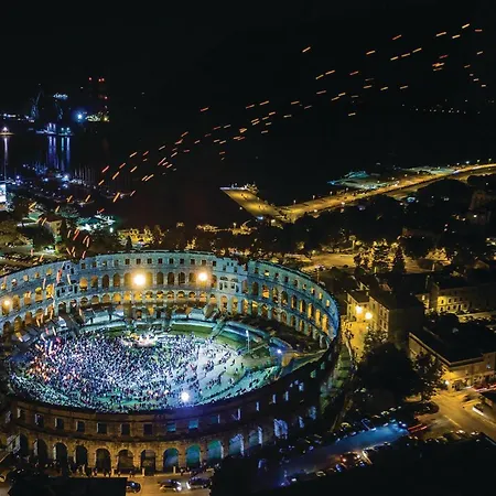 Amazing In With Kitchen Apartment