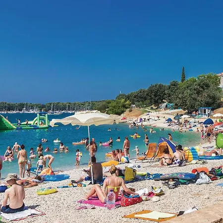 Amazing In With Kitchen Apartment Pula