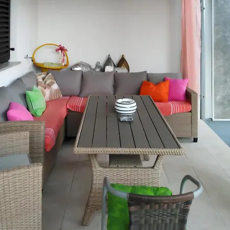 דירה Amazing In With Kitchen פולה